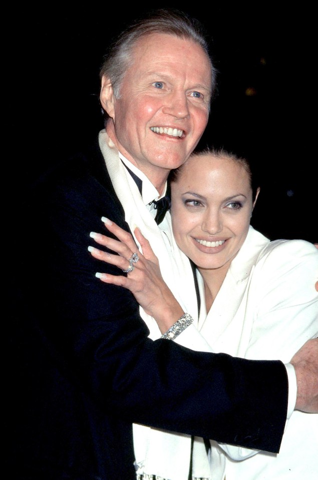  Angelina Jolie's dad Jon Voight says she hopes that her and Brad Pit "can work things out"