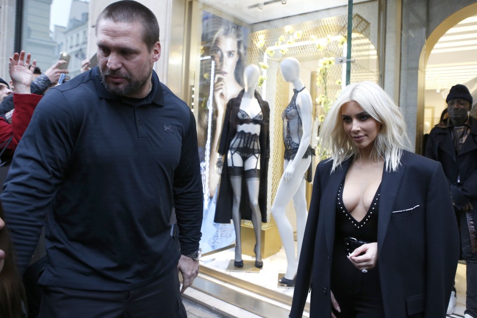 Pascal was not present when Kim was robbed in Paris