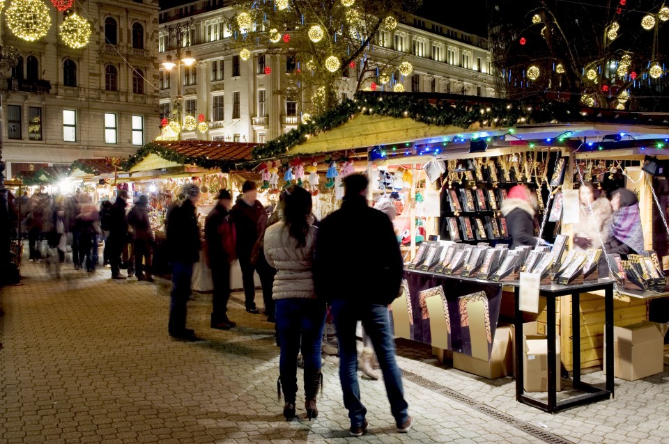  People shopping for Christmas in Vorosmarty Square, downtown Budapest, Hungary.