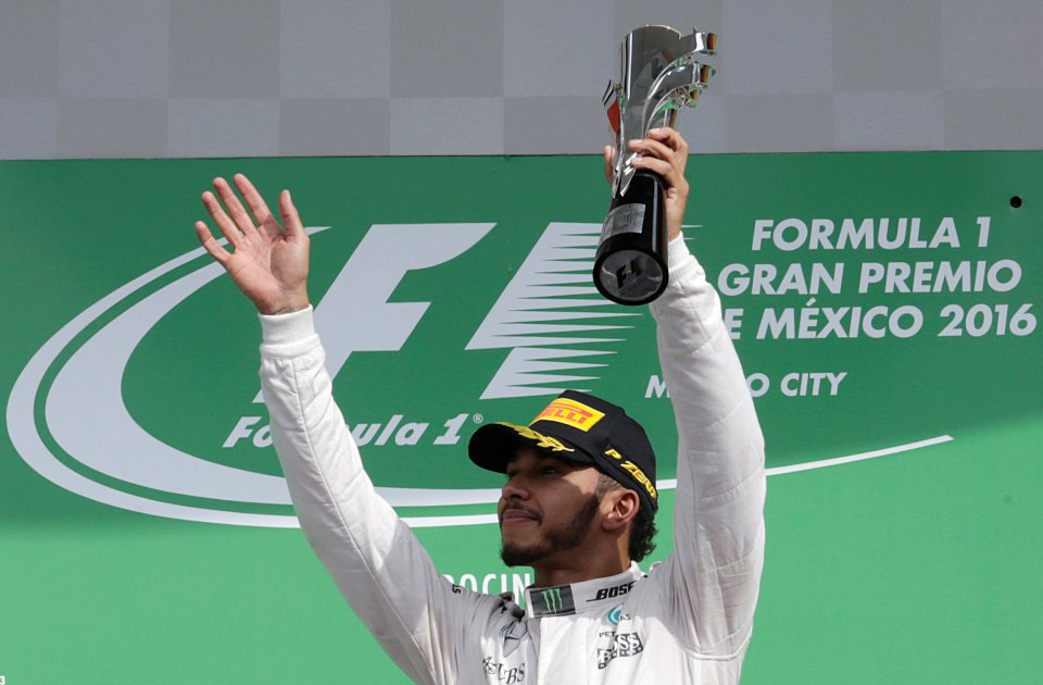  Lewis Hamilton insists he is able to combine his life on the celebrity circuit with winning races in Formula One