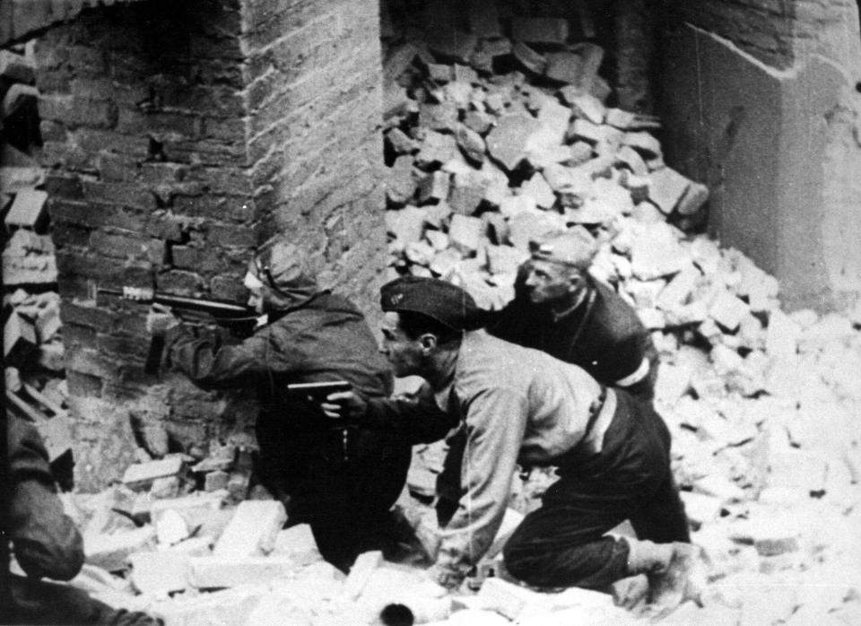 Picture taken in July 1944 shows Polish resistance fighting in the streets of Warsaw during the Warsaw Uprising against the Nazis