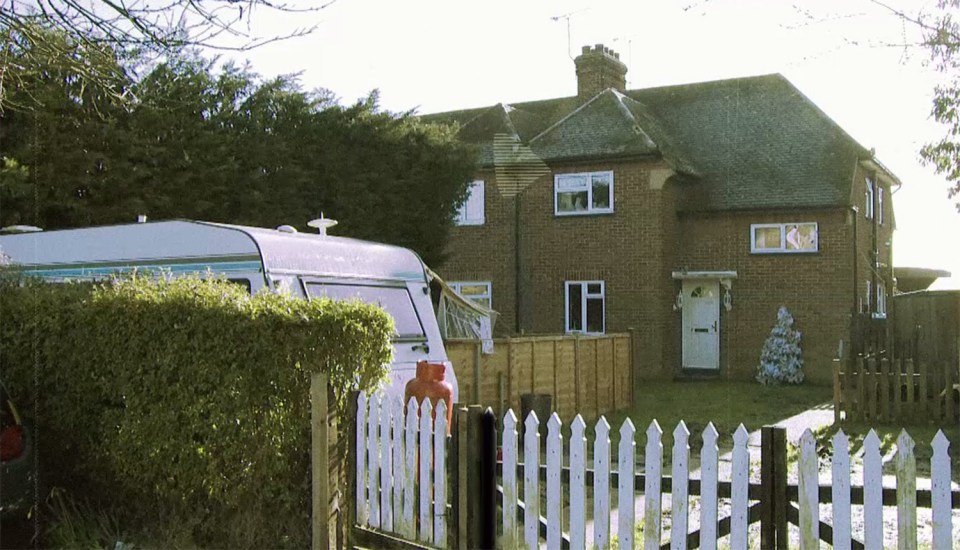 The couple live in a caravan outside Dylan's family home