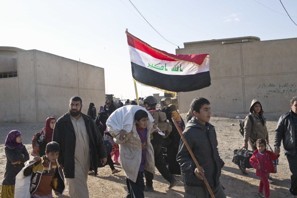  Displaced people return to their homes in eastern Mosul after being liberated from ISIS