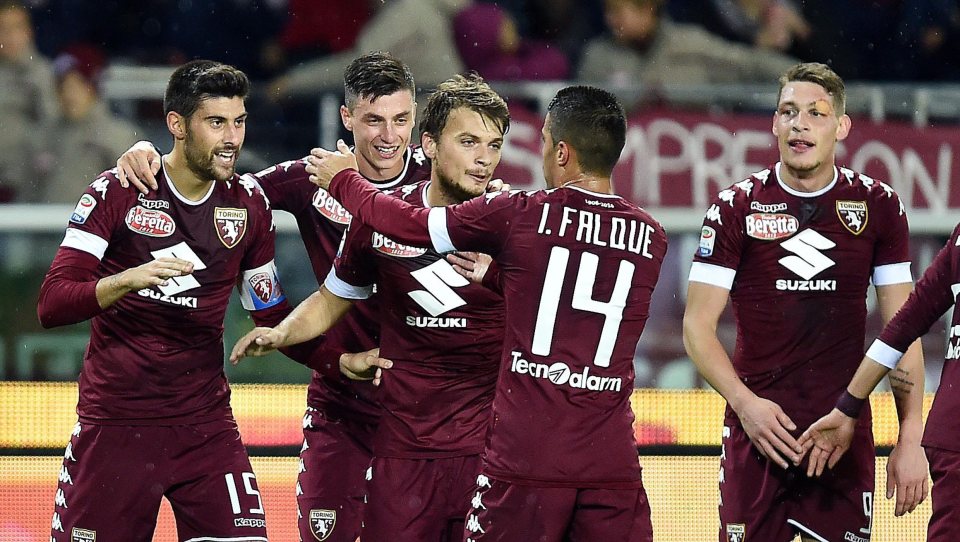 epa05619279 Torino's Marco Benassi jubilates with his teammate Andrea Belotti, Daniele Baselli and Adem Ljajc after scoring during the Italian Serie A soccer match Torino vs Cagliari at Olimpic Stadium in Turin, Italy, 05 November 2016. EPA/ALESSANDRO DI MARCO