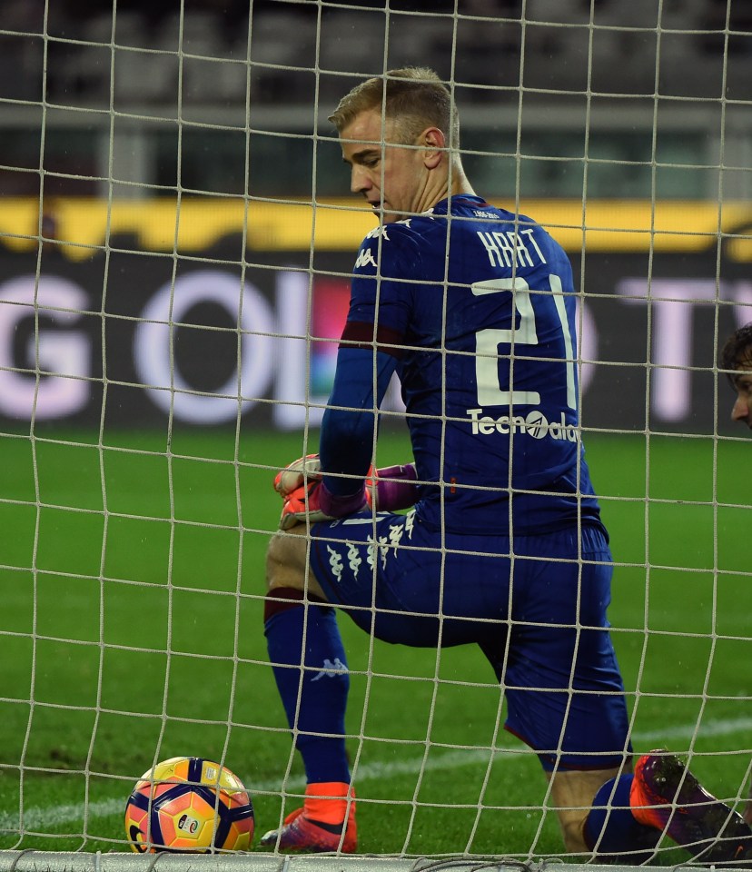 TURIN, ITALY - NOVEMBER 05: Joe Hart goalkeeper of FC Torino looks during the Serie A match between FC Torino and Cagliari Calcio at Stadio Olimpico di Torino on November 5, 2016 in Turin, Italy. (Photo by Pier Marco Tacca/Getty Images)