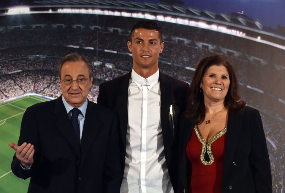  Cristiano Ronaldo and mum Dolores celebrate the Real Madrid star's new contract