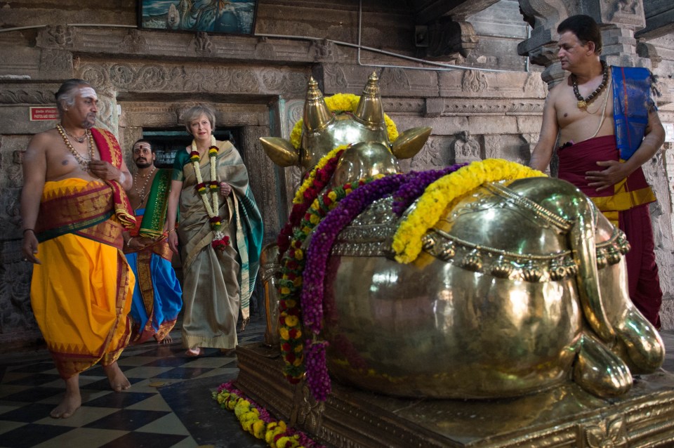  She was given a tour of the 1,250 year old Hindu temple, which is one of the oldest in Bangalore