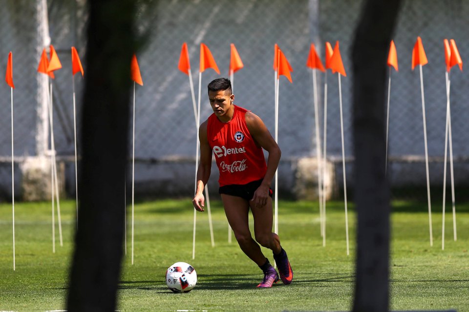 Alexis Sanchez has been training on his own as he continues to work on a hamstring strain