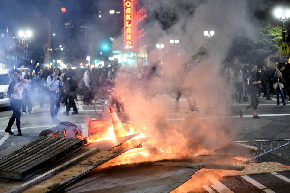  America in flames... Debris burns in the road in Oakland