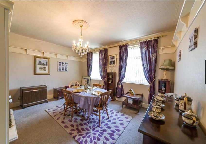  Smart, 1970s-style, purple-themed living room - with matching crockery