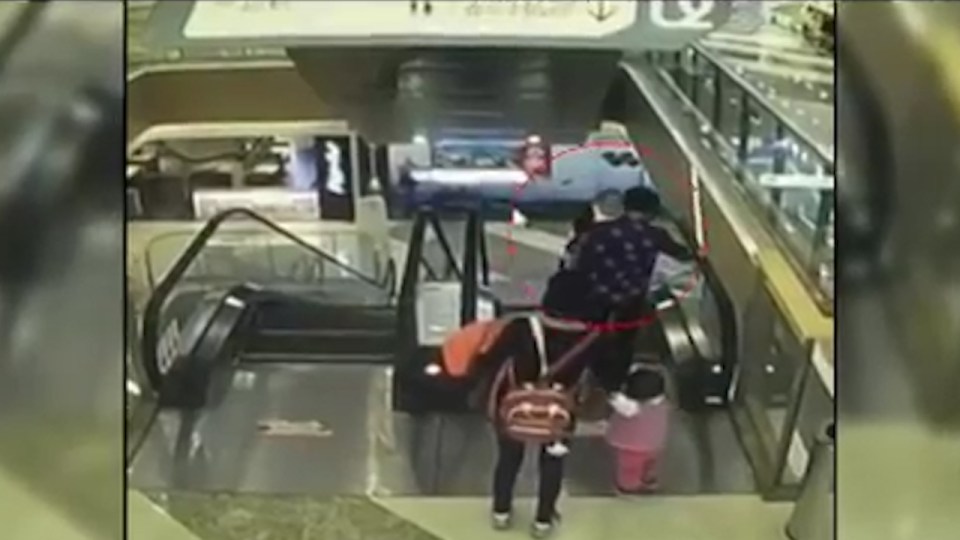  CCTV shows the mother holding the baby and stepping onto the escalator before the tragedy occurred