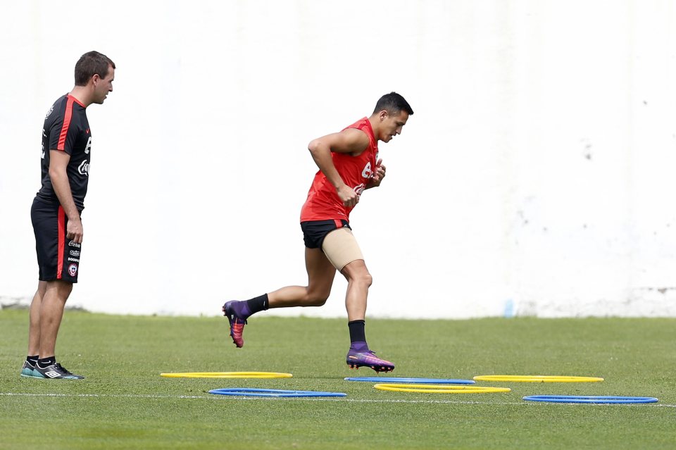 Alexis Sanchez has been doing rehab with the Chilean national team