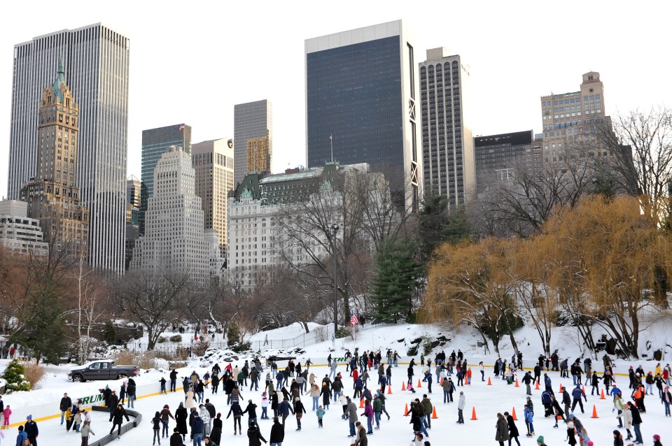  Ice skating in New York's Central Park