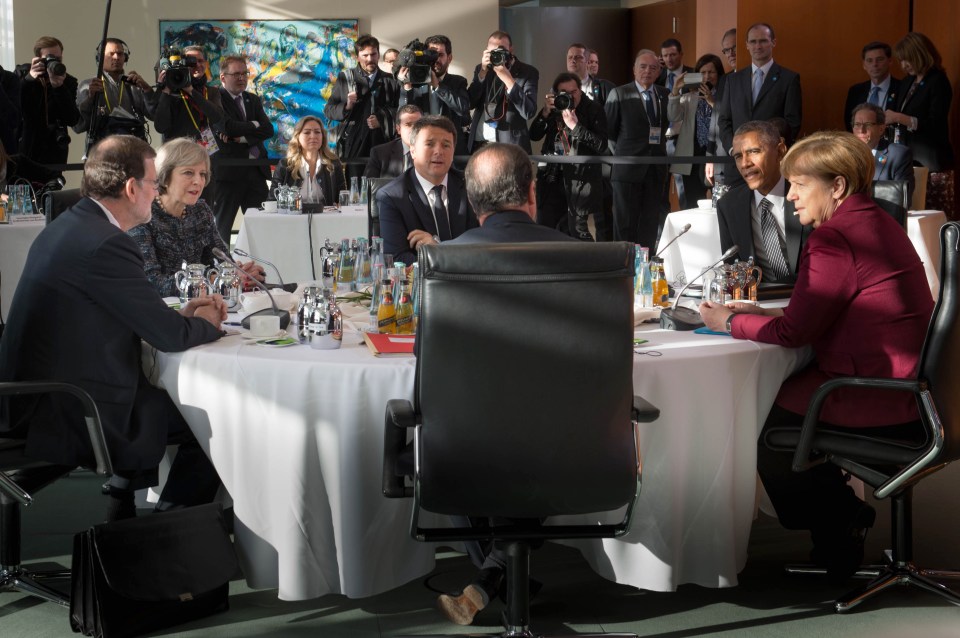  EU leaders gather on Mr Obama's farewell tour of Europe