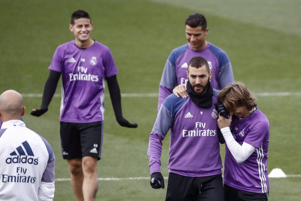  Real Madrid stars look relaxed in training ahead of derby clash