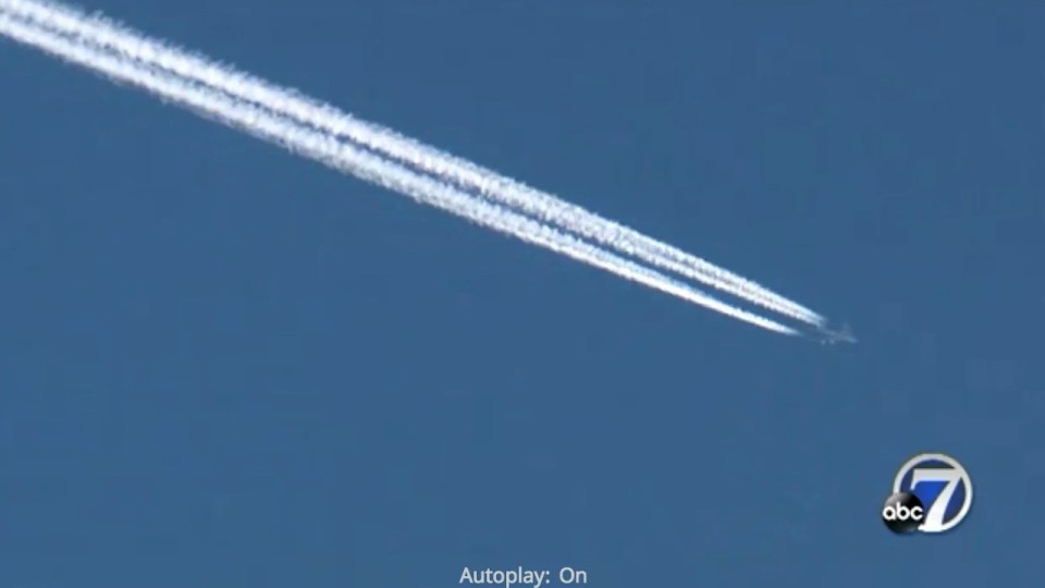  A mystery jet spotted by thousands in the skies over Denver has been identified as a E-6B mercury