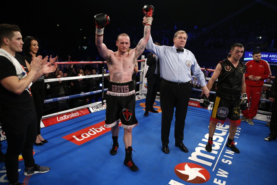  The ref heralds Groves as the well-deserved winner on points