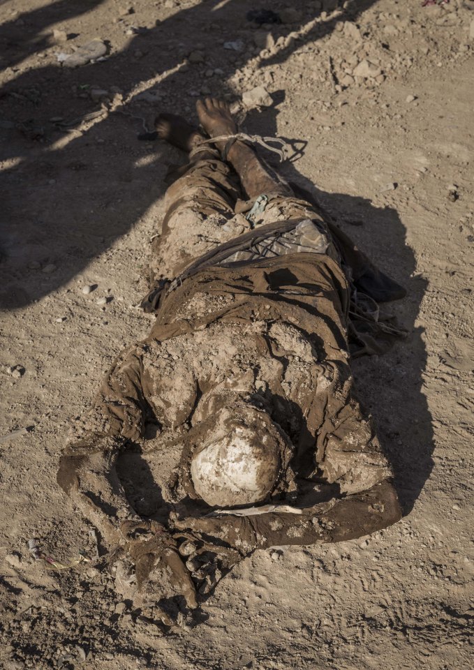  This body is thought to be an ordinary policeman who was executed by ISIS