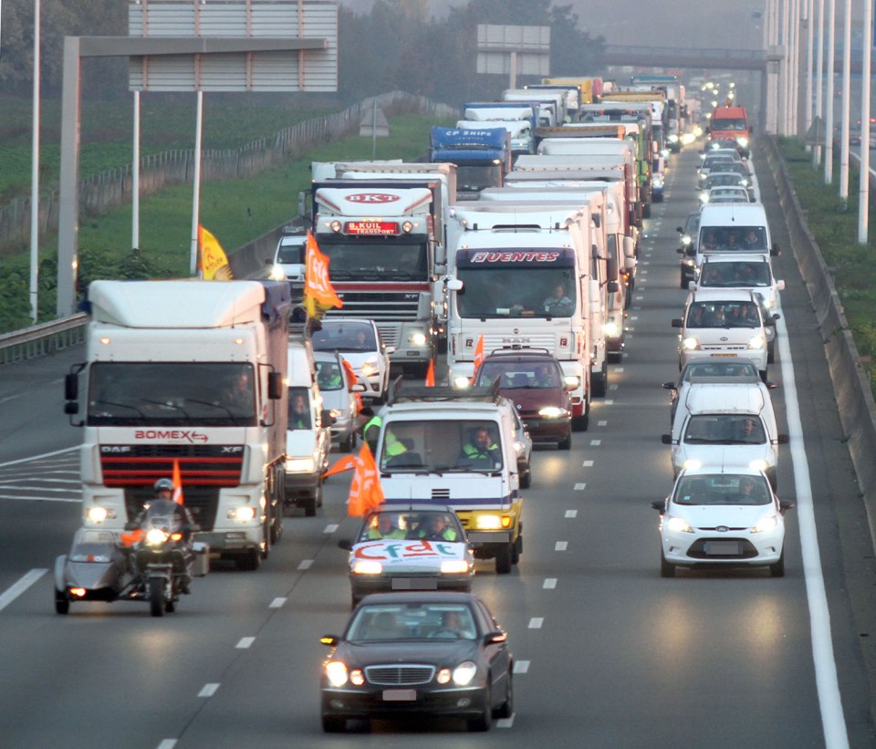 The robbery took place after the luxury Bentley car was forced to the side of the A1 motorway as it left the airport of north eastern Paris