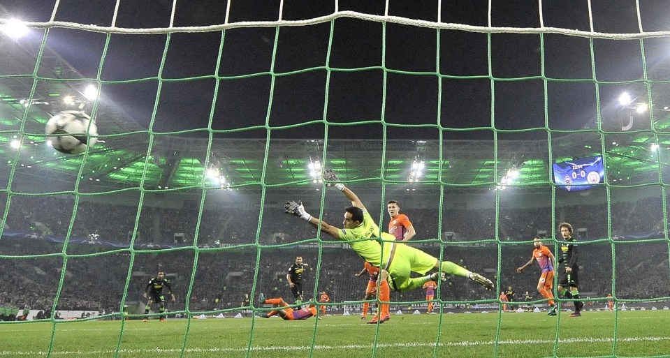 Gladbach's Raffael opened the scoring with a fierce strike from the edge of the area