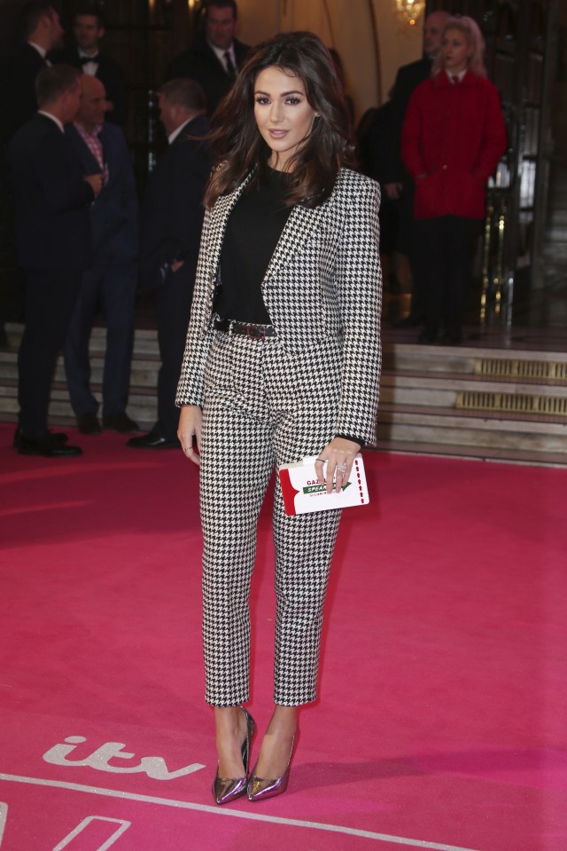  Michelle Keegan showed off her figure in an elegant suit