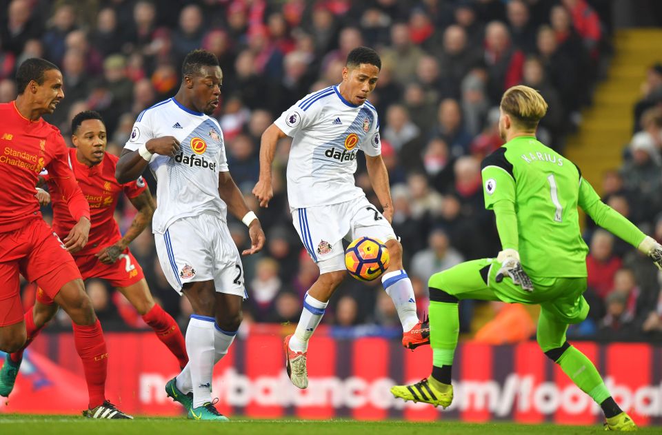  Steven Pienaar was denied a goal by a sharp block by Liverpool keeper Loris Karius