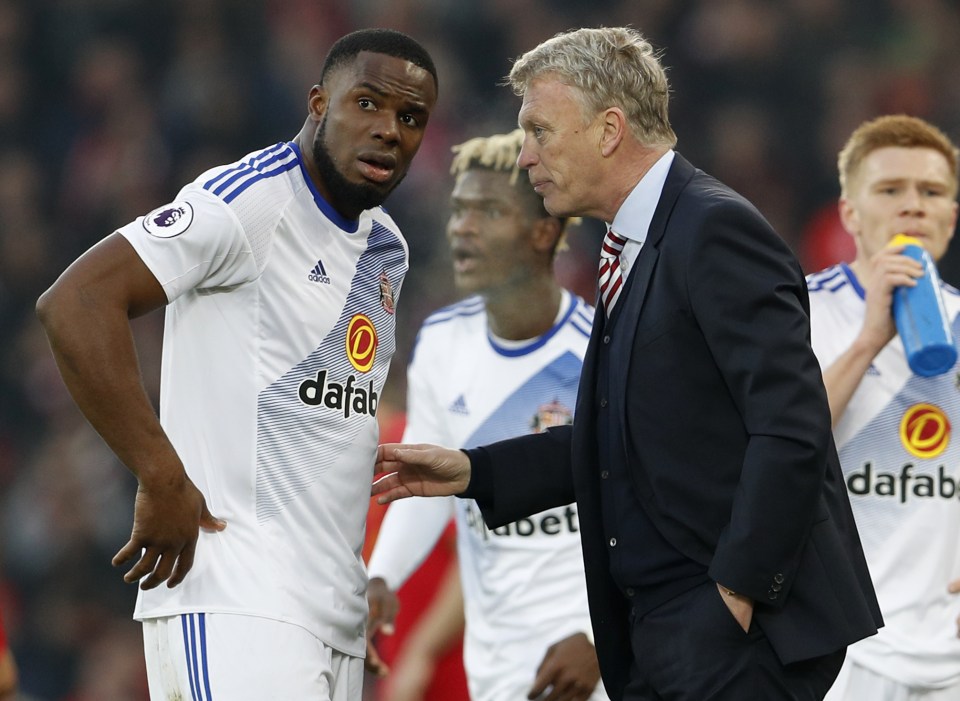  David Moyes gives instructions to striker Victor Anichebe during a break in play