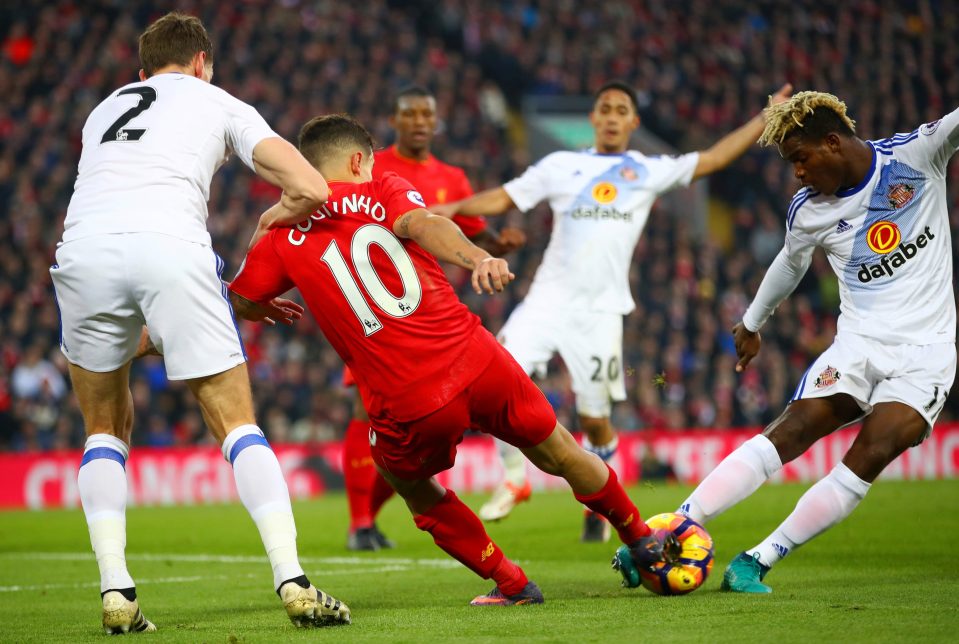  Philippe Coutinho suffered his injury in a strong tackle with Sunderland star Didier Ndong