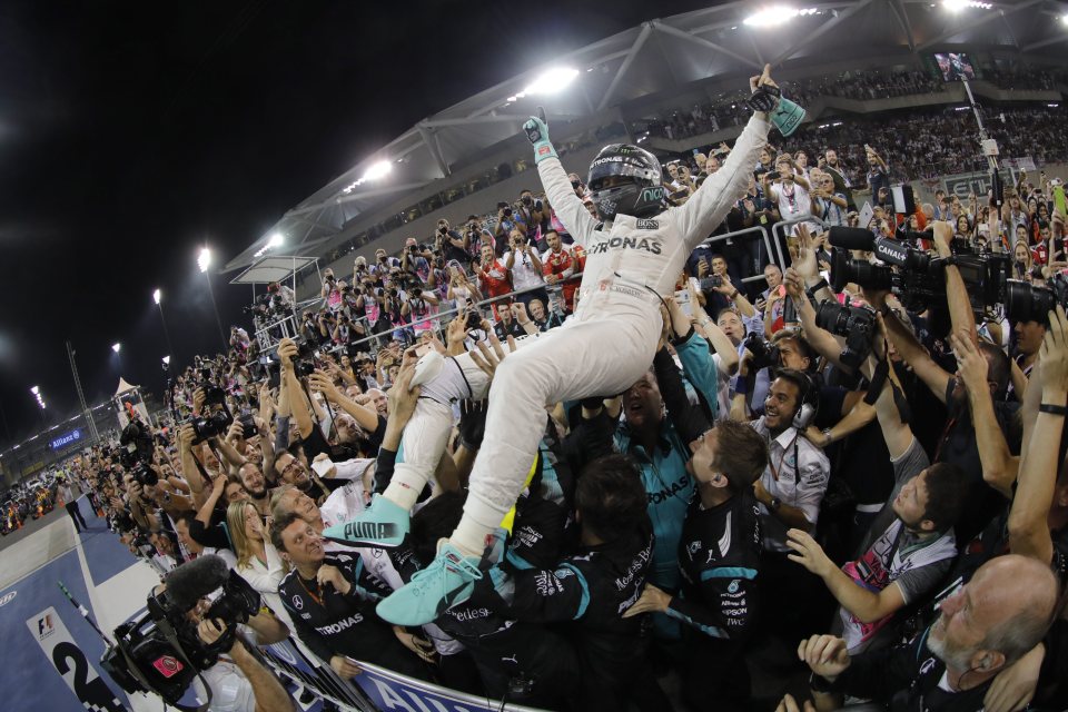  Nico Rosberg crowd surfed in Abu Dhabi after winning the title