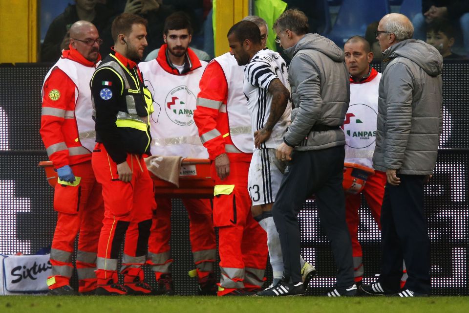  Juventus also lost Dani Alves to a late injury and finished match with ten players