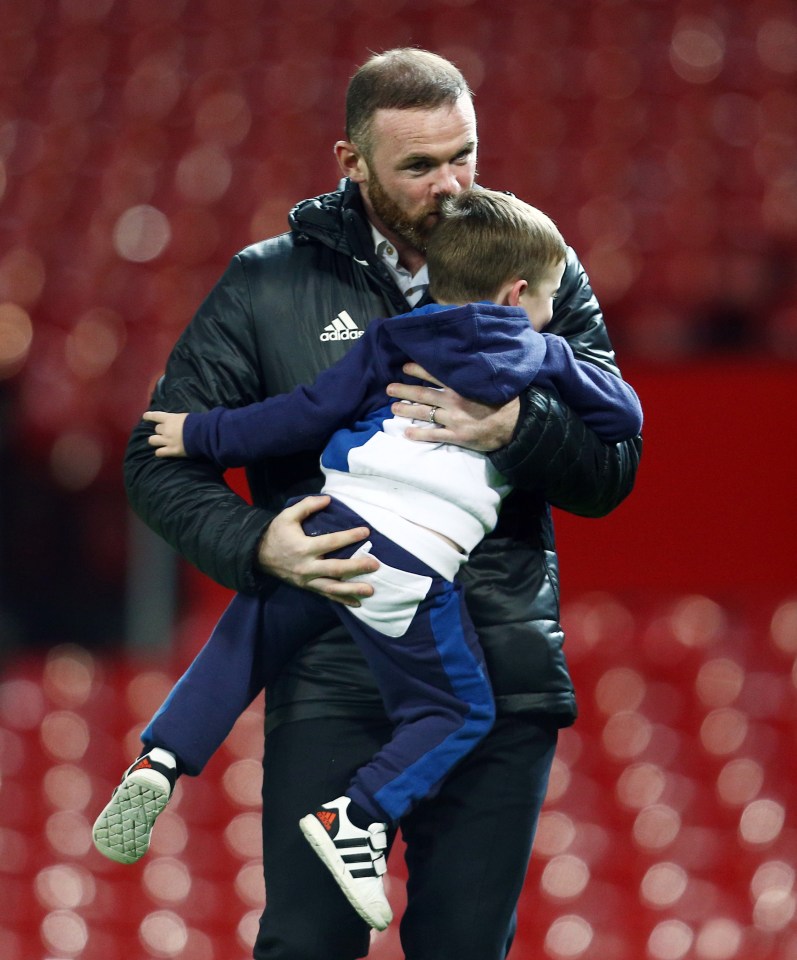  Warm reception ... Klay wrapped up warm as he joined his dad for the big game against West Ham