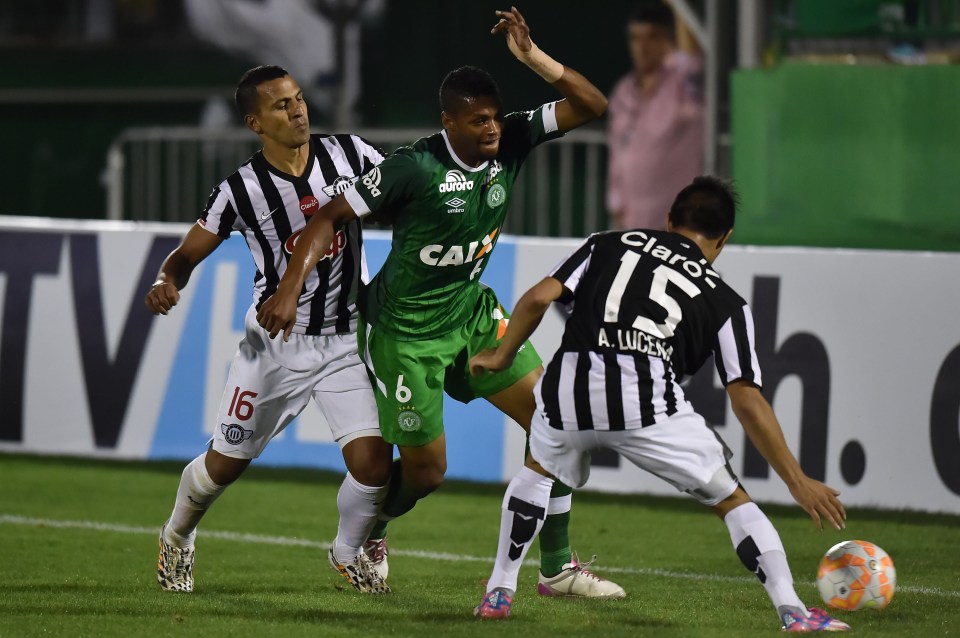 Dener of Chapecoense, is marked by Sergio Aquino and Angel Lucena during the game