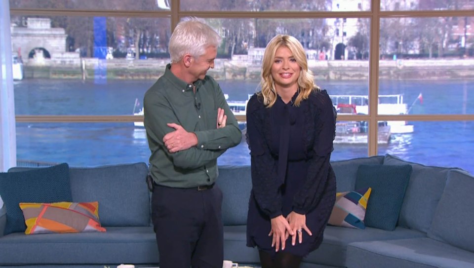  Holly Willoughby was having some serious issues with her skirt