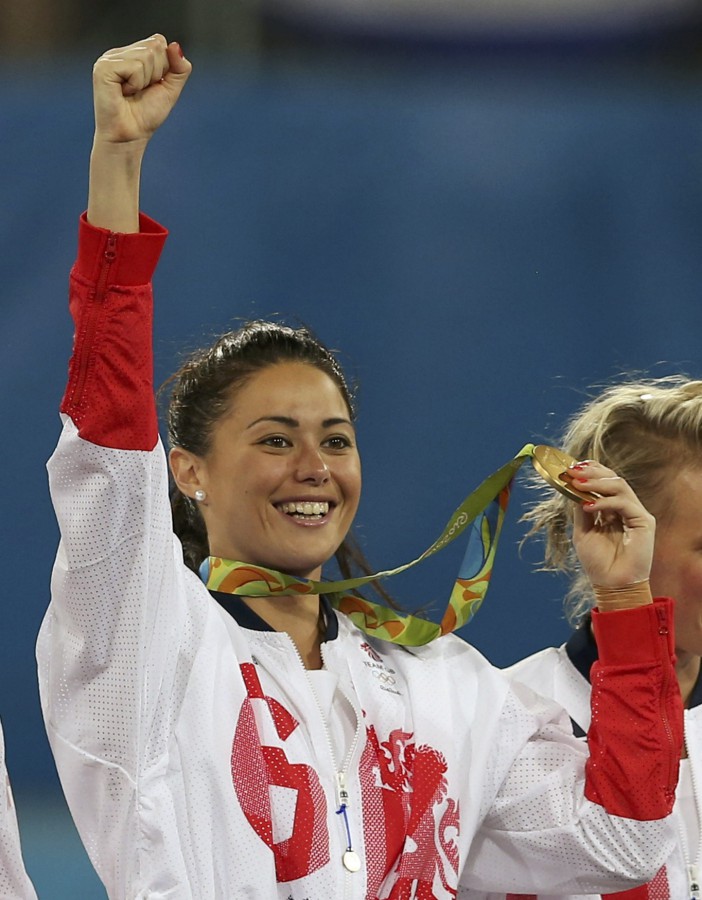 Quek reveals her golden smile on the winners' podium at the Olympic victory ceremony 