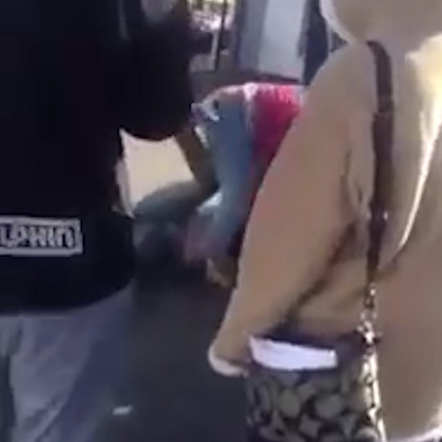 (VIDEO GRABS) Two women get into vicious brawl over parking space