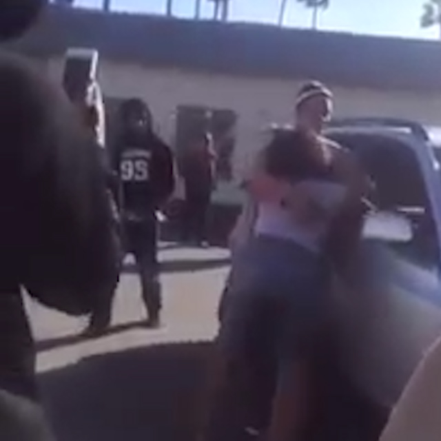 (VIDEO GRABS) Two women get into vicious brawl over parking space