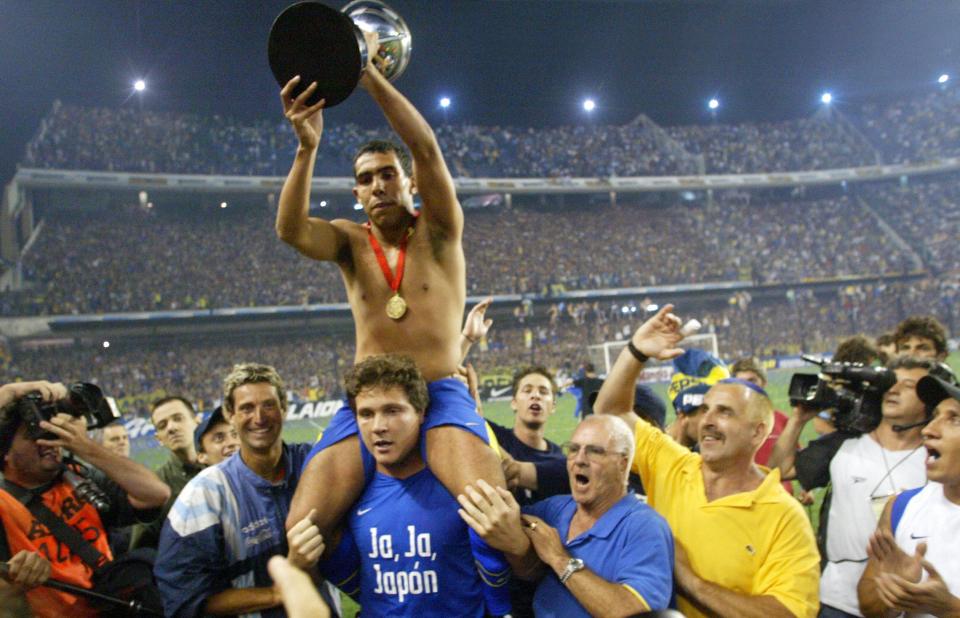 BUENOS AIRES, ARGENTINA: Carlos Tevez of Boca Juniors displays the trophy to the fans after his team defeated Bolivar de La Paz, of Bolivia, 2-0 and won the final of Copa Sudamericana at La Bombonera stadium in Buenos Aires, 17 December 2004. AFP PHOTO/Ali BURAFI (Photo credit should read ALI BURAFI/AFP/Getty Images)