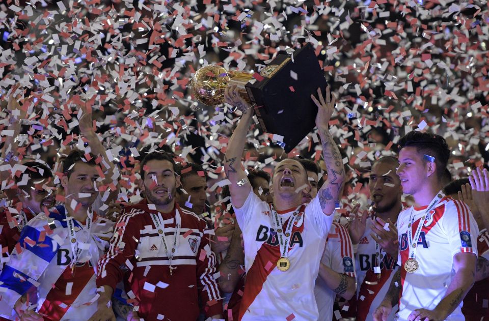 Argentina's River Plate midfielder Andres D'Alessandro (2-R ) raises the trophy of the Recopa Sudamericana 2016 next to teammates forward Sebastian Driussi (R), midfielder Camilo Mayada (2-L) and forward Rodrigo Mora after wining by 2-1 its final football match against Colombia's Independiente Santa Fe at the Monumental stadium on August 25, 2016. / AFP / JUAN MABROMATA (Photo credit should read JUAN MABROMATA/AFP/Getty Images)