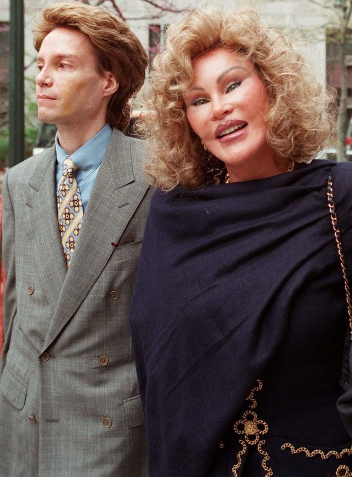 DN7H2R Apr. 21, 1999 - K15437EL    04/21/99.JOCELYNE WILDENSTEIN SETTLES HER TWO YEAR DIVORCE BATTLE WITH HUSBAN ALEC WILDENSTEIN..JOCELYNE IS PICTURED WITH HER BOYFRIEND KEN GODT (ON LEFT) ARRIVING AT COURT.. ELIZABETH LIPPMAN/   1999(Credit Image: © Globe Photos/ZUMAPRESS.com)