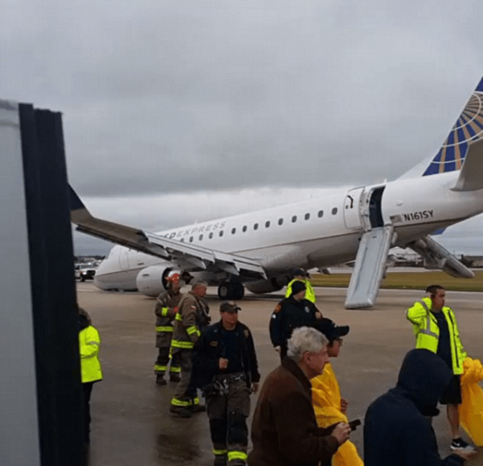  The nose gear of a United Express plane collapsed after landing on the tarmac during an emergency landing at San Antonio International Airport