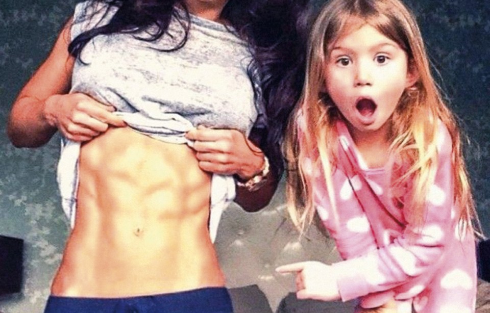  Mum-of-one Abby Pell got abuse online for posting this picture with the caption: "I have a kid, a six pack and no excuse"