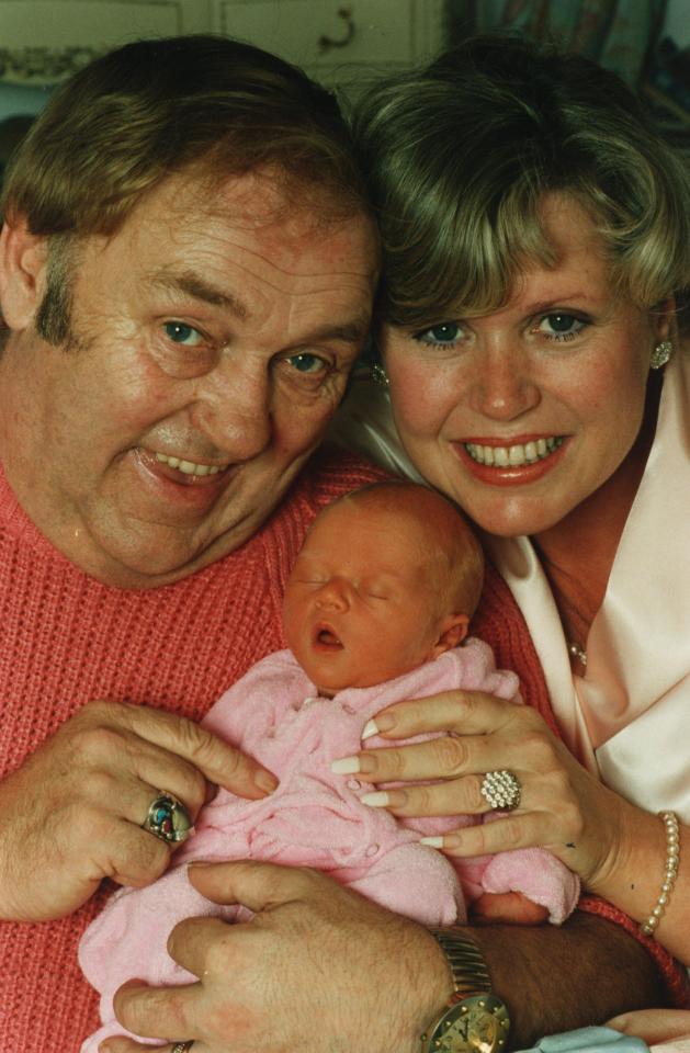  The reality TV star said her mum Tracy had always kept Les' memory alive for her