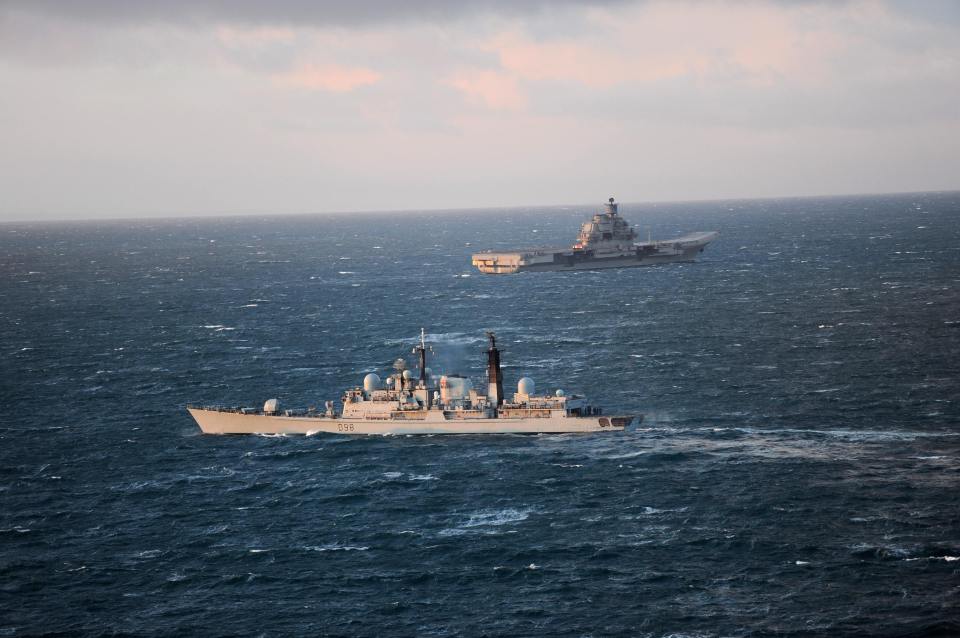  The Royal Navys Type 42 destroyer HMS York steams alongside the Russian aircraft carrier Admiral Kuznetsov (at rear)