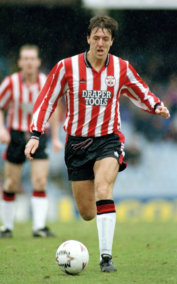  Le Tissier played for Saints between 1986 and 2002