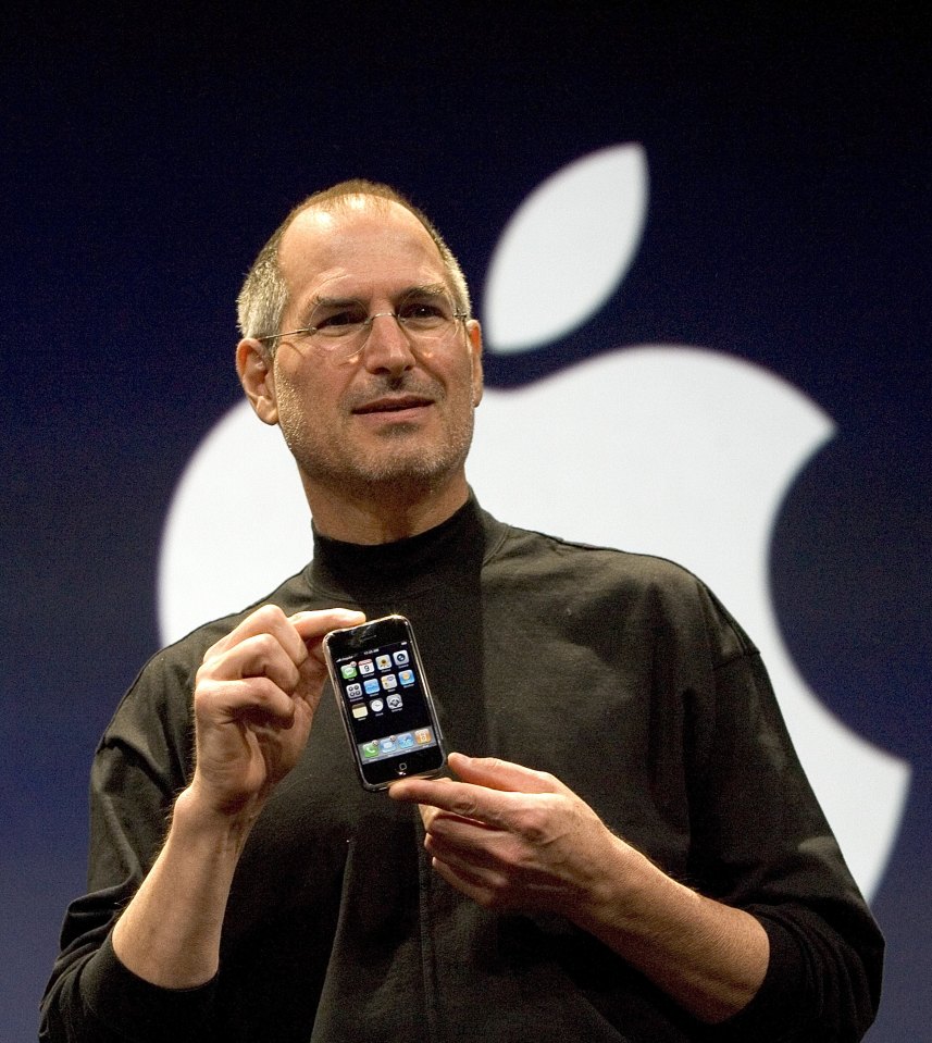  Steve Jobs launches the first iPhone at Macworld