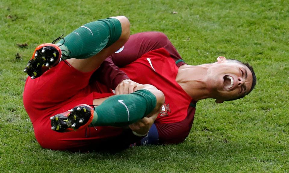  A devastated Ronaldo ended up leaving the field on a stretcher