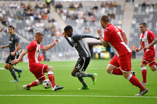 Alexander Isakjumps over Bale's Kieran Smith during the first round UEFA Europa League qualification match 