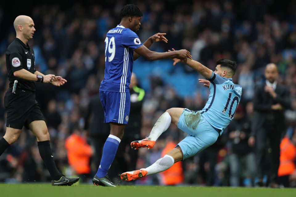 Nathaniel Chalobah reacts to Sergio Agueros challenge on David Luiz 