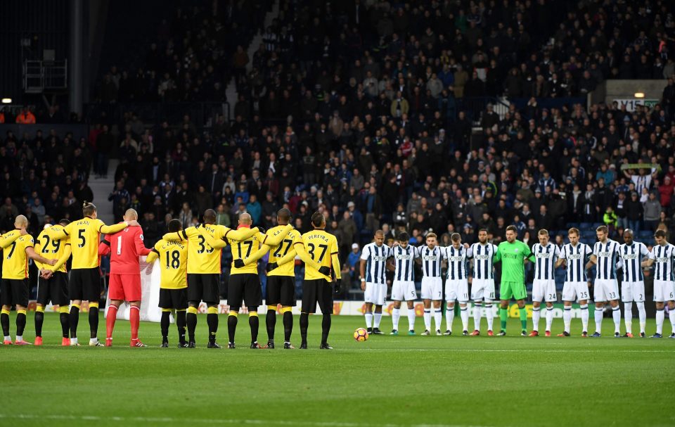 Watford and West Brom observe a minutes silence for the victims of the plane crash involving the Brazilian club Chapecoense