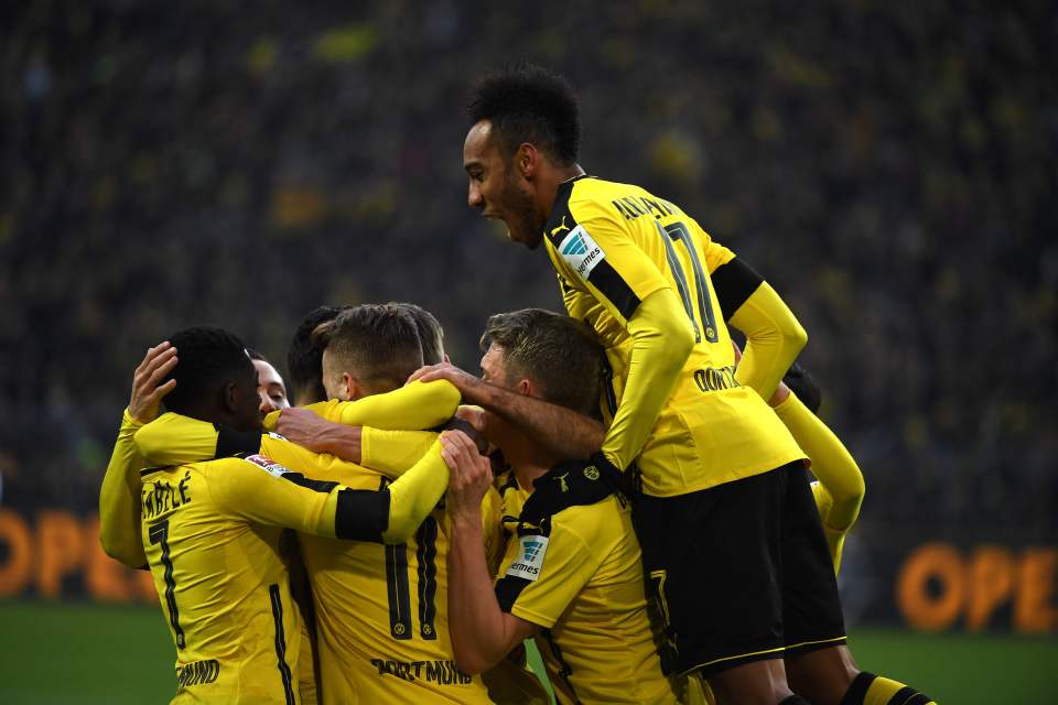  Borussia Dortmund hammered Borussia Monchengladbach 4-1 at home